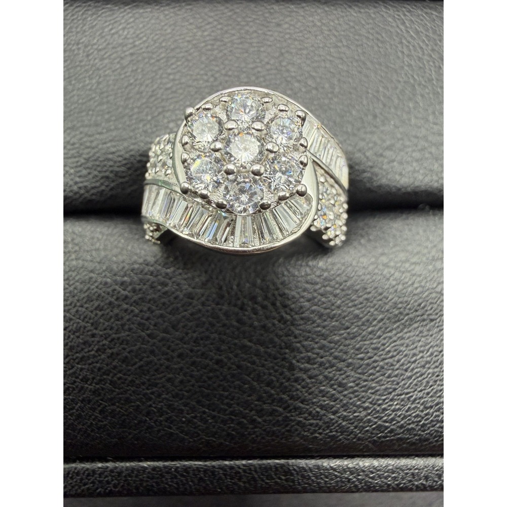 EUC Sterling Silver CZ Cluster Engagement Ring Size 6.5 J8